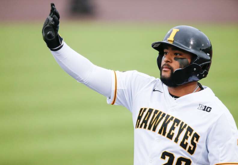 Iowa Hawkeyes baseball team remains alive in Big Ten Conference tournament