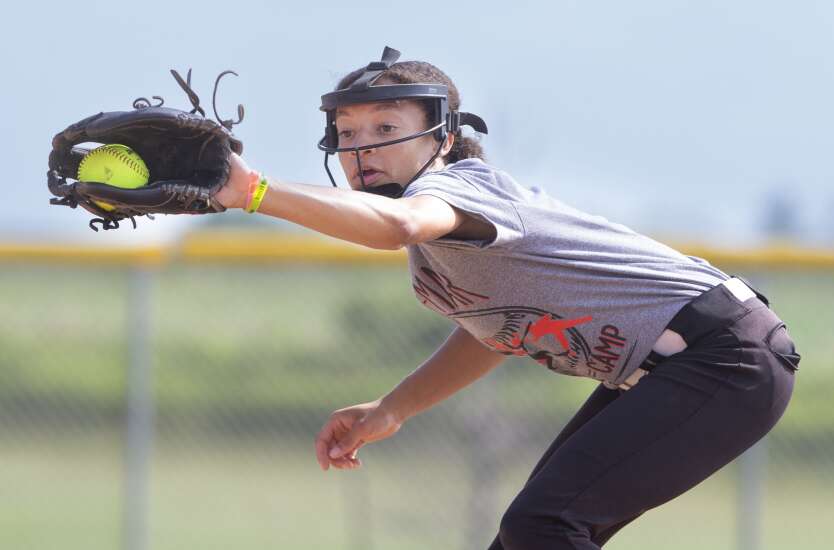 Behind its all-senior infield, Linn-Mar is ‘going for it’ at state softball