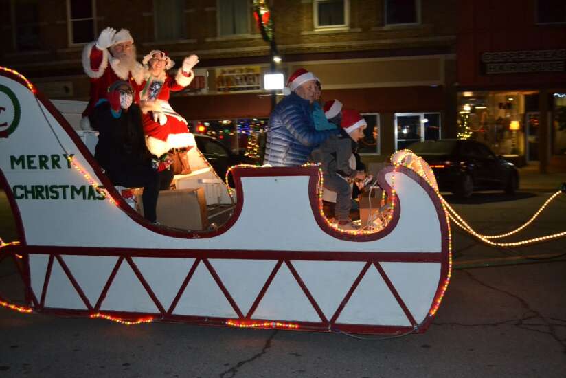 Warm weather greets parade-goers