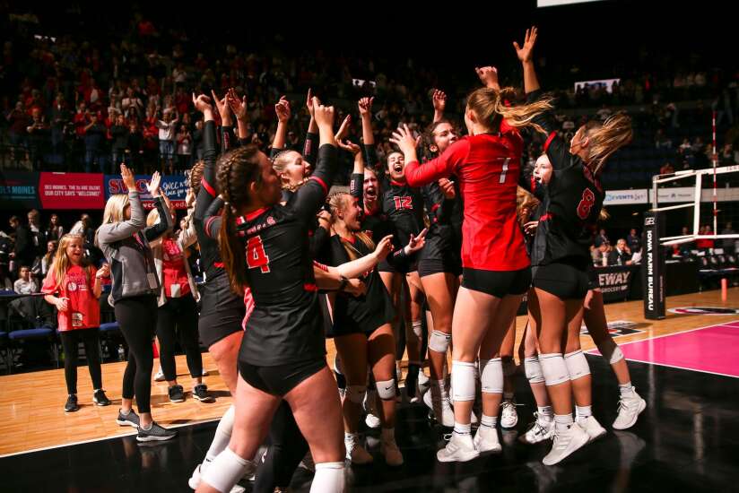 Cedar Falls takes a tense 3rd set, completes state volleyball sweep of Dowling