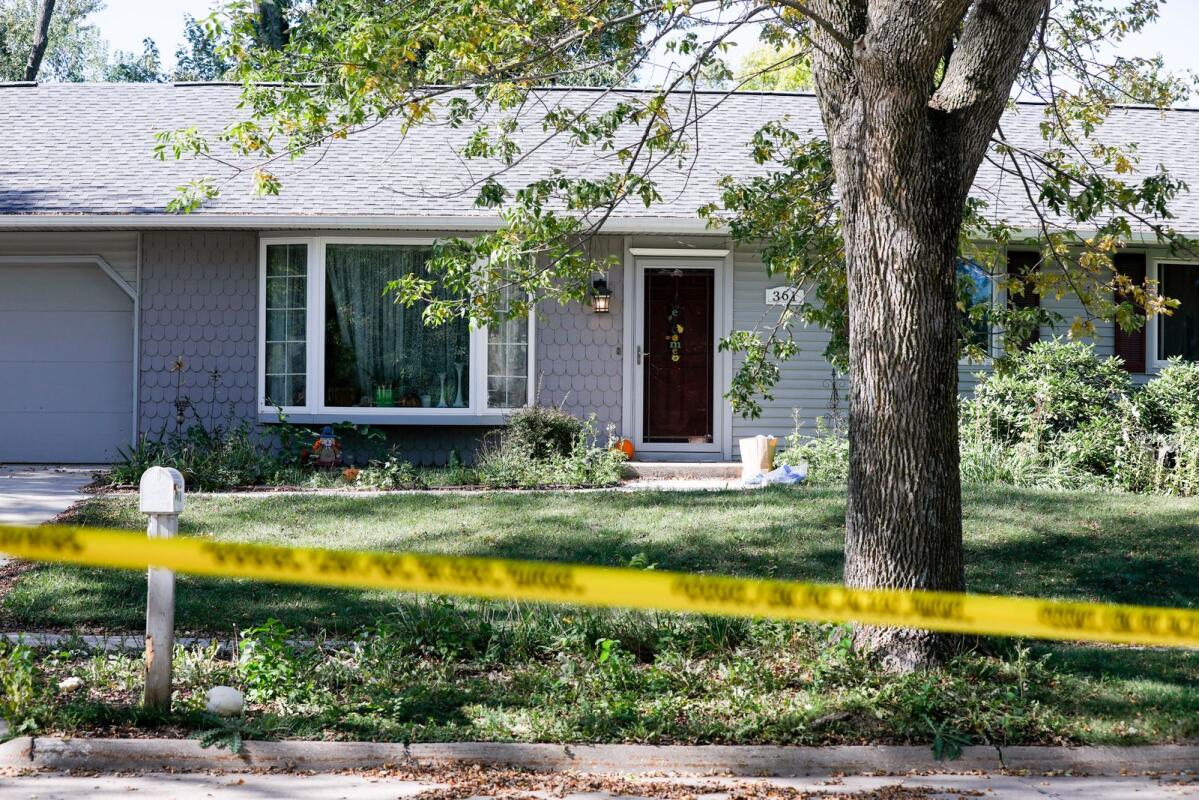 Polisi Cedar Rapids: Remaja menikam orang tua sampai mati untuk ‘mengambil alih hidupnya’