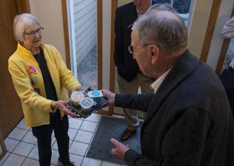 Photos: Sen. Chuck Grassley delivers meals, talks inflation in Cedar Rapids visit 