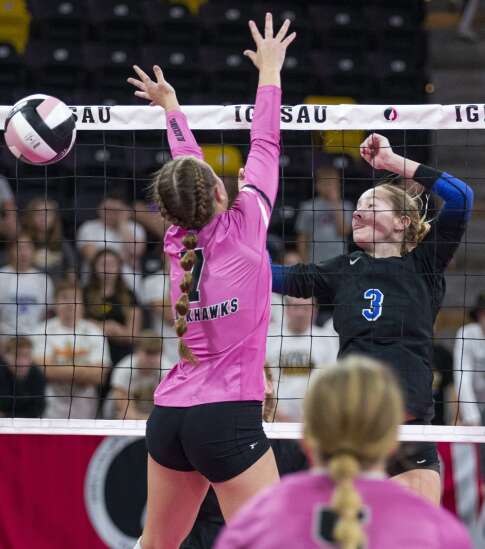 Photos: Dike-New Hartford vs. Hinton in Class 2A state volleyball semifinals