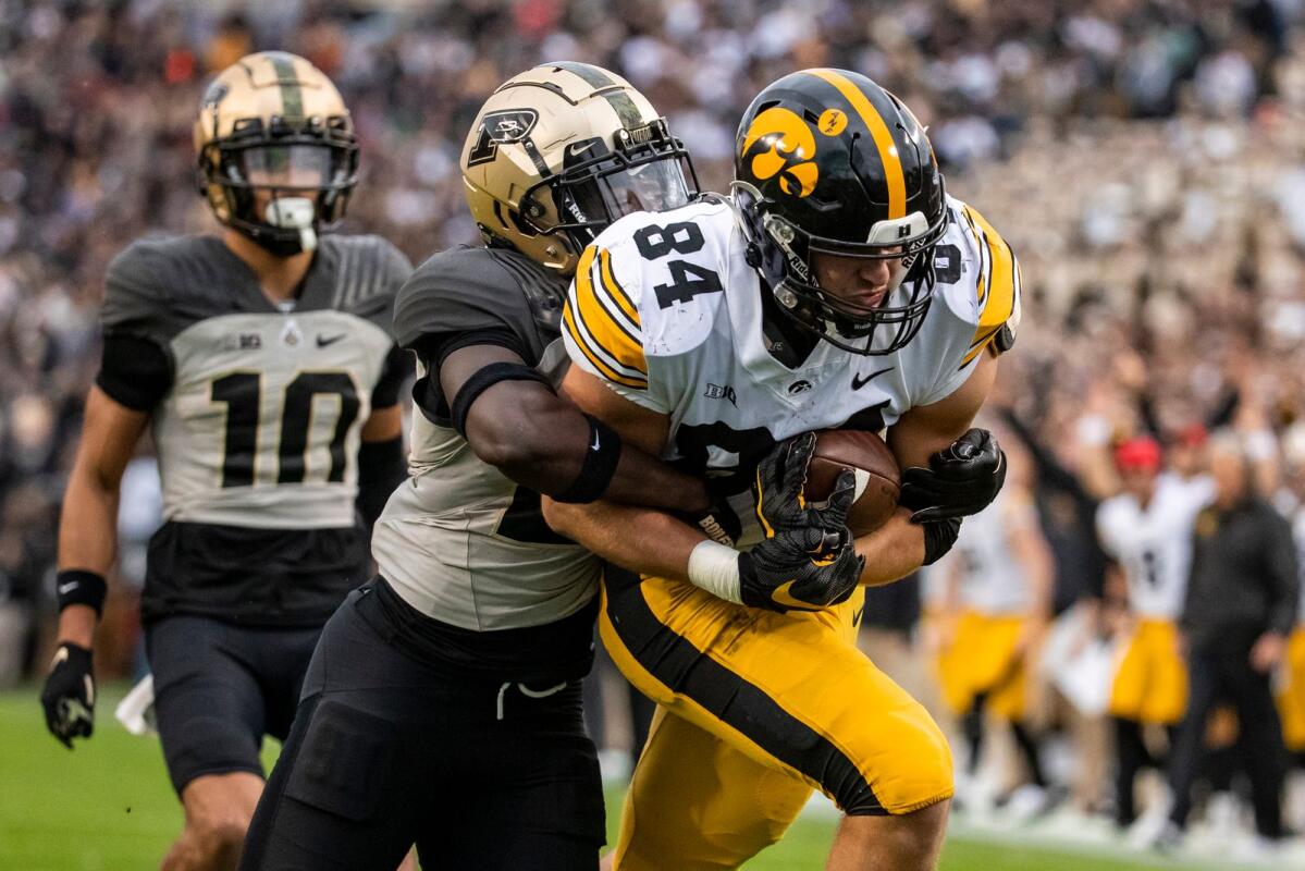 Iowa football notebook: Sam LaPorta ‘ready to go’ for Music City Bowl after knee injury