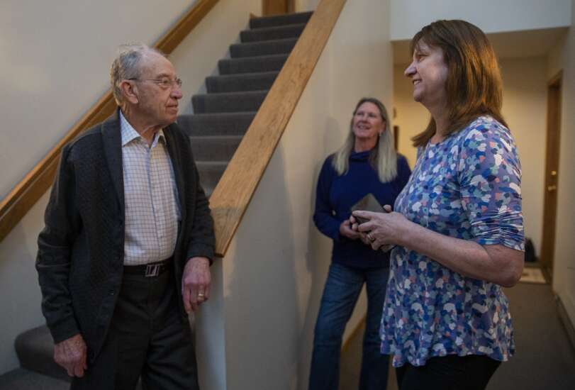 Photos: Sen. Chuck Grassley delivers meals, talks inflation in Cedar Rapids visit 