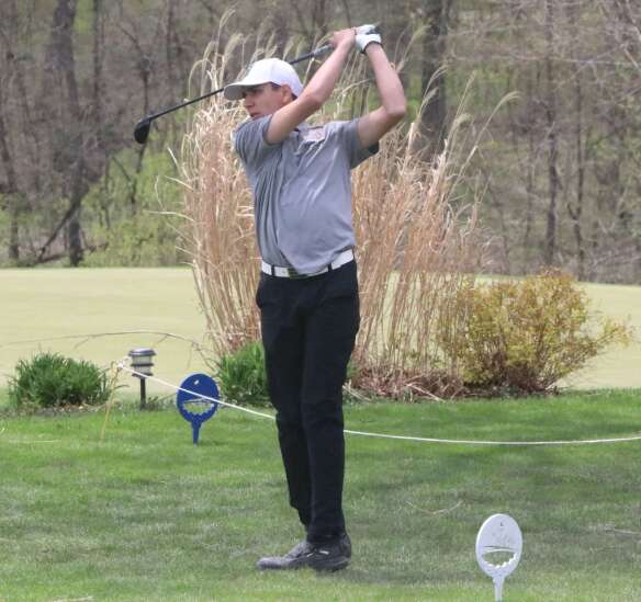 Washington golf enters day two in 10th at state 