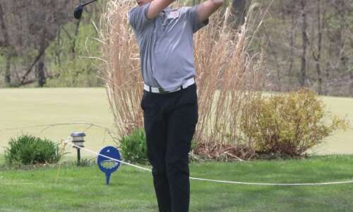 Washington golf enters day two in 10th at state
