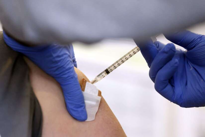 Cedar Rapids, Iowa City high schools offering coronavirus vaccines to students 16 and over