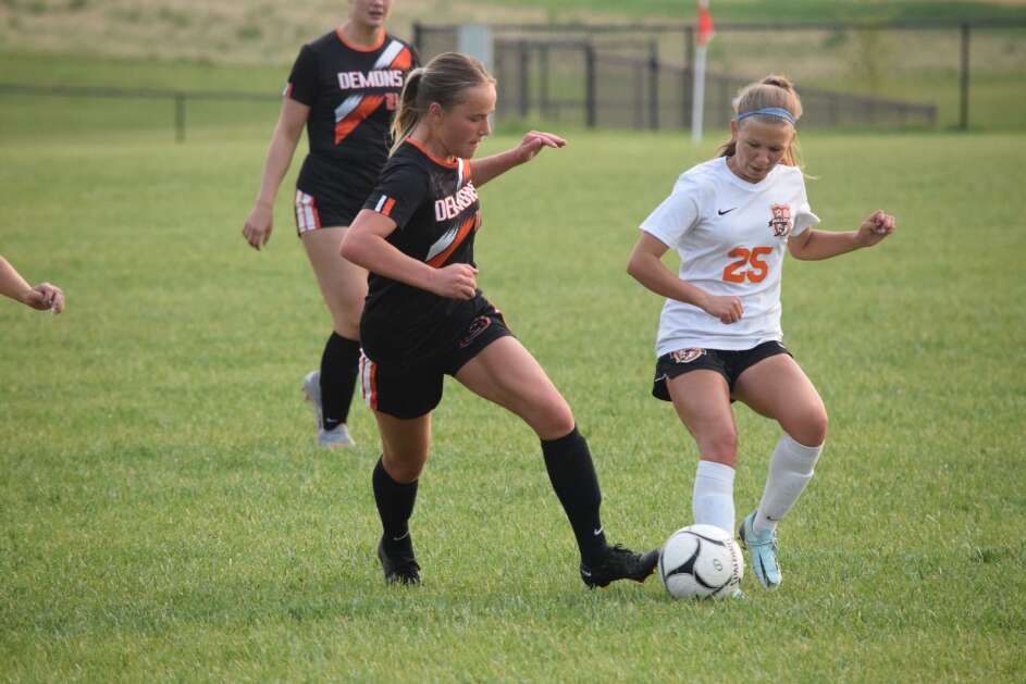 Washington’s Audrey Anderson runs with the ball toward goal against Mediapolis on Wednesday, May 17, 2023. (Hunter Moeller/The Union)