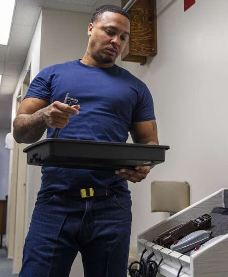 Started in prison, Iowa barbershops begin offering apprenticeships