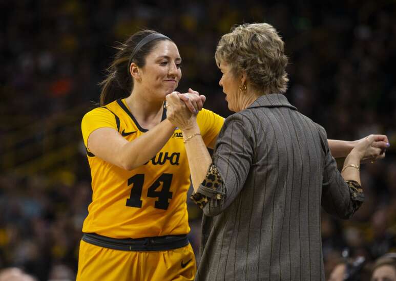 Monika Czinano, McKenna Warnock ready to ‘enjoy every moment’ in their Carver-Hawkeye Arena finales