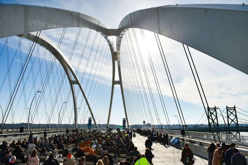 Thousands celebrate new I-74 bridge in Quad Cities
