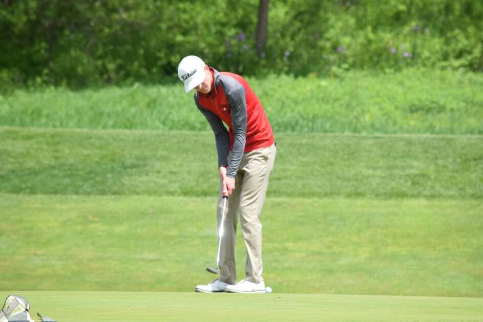Winfield-Mt. Union’s Carter Loyd putts the ball during the Class 1A district meet on Tuesday, May 16, 2023. Loyd finished third in the meet with a 78. (Hunter Moeller/The Union)