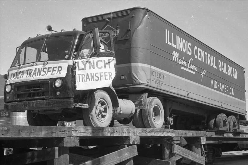 Time Machine: When truck cargo ‘piggybacked’ on flatbed rail cars 