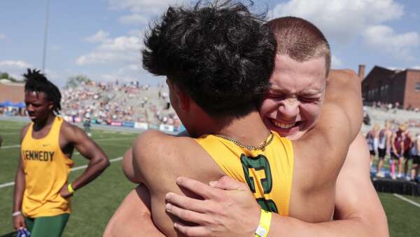 Kennedy wins state boys’ 400-meter relay title with all-time Iowa best