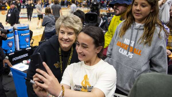 With Lisa Bluder as its pilot, Hawkeye women’s basketball touched the sky