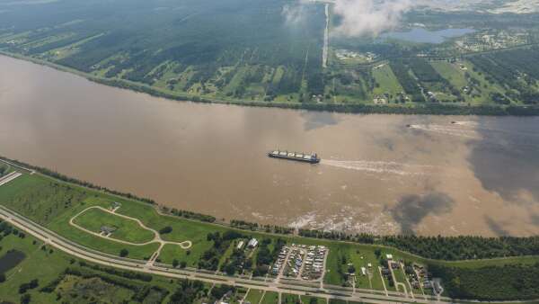 Upper Mississippi River flooding offers relief after ongoing drought in the south