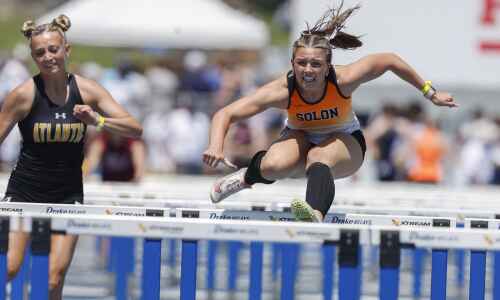Solon’s Aly Stahle stays cool, wins 3A state track 100-meter hurdles