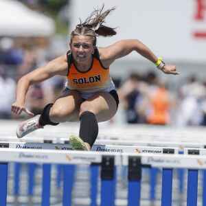 Solon’s Aly Stahle stays cool, wins 3A state track 100-meter hurdles