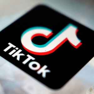 TikTok users call Iowa Congress members after app warns of congressional ban
