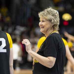 Lisa Bluder announces retirement as Iowa women’s basketball coach