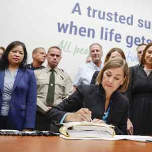 Reynolds signs overhaul of Iowa mental health, disability services into law