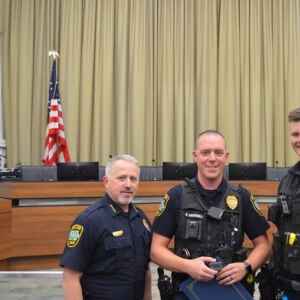 Iowa City officers honored for rooftop rescue