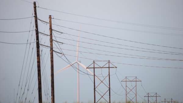 More multimillion-dollar transmission projects proposed for Iowa, Midwest