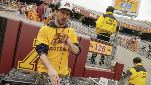 Hlastradamus Odds Pod: Will Iowa and Iowa State cover against ranked opponents?