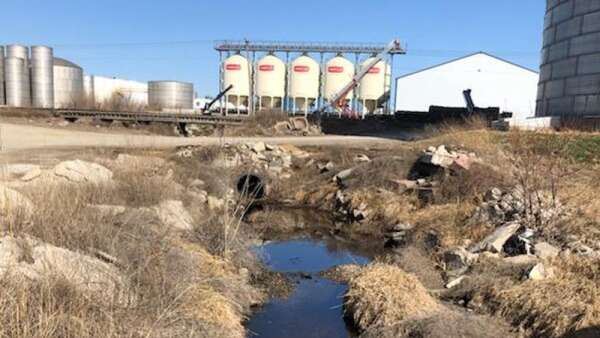Massive amount of fertilizer spills into SW Iowa river