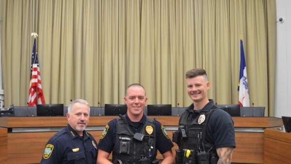 Iowa City officers honored for rooftop rescue