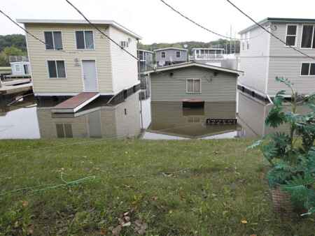 Cedar Rapids man denied access to save sinking houseboat during flood