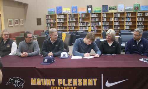 Amos signs with Mount Mercy