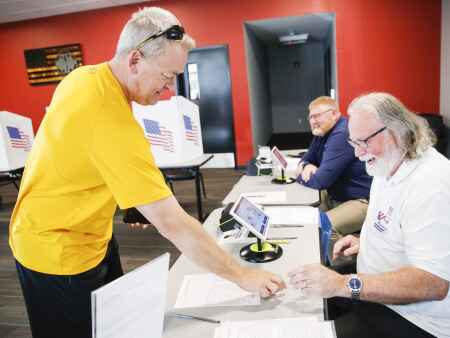 Iowa sees increase in poll worker recruitment for midterms