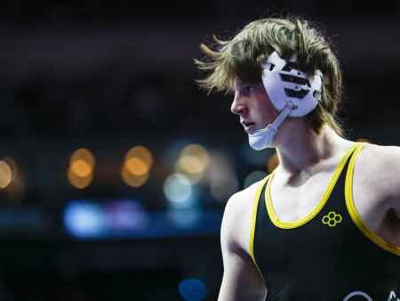 2A state wrestling: Vinton-Shellsburg’s Sanders brothers roll to finals