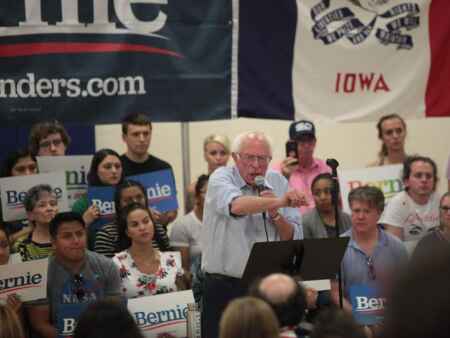 Free pizza, college on Bernie Sanders’ Iowa City tailgate party agenda
