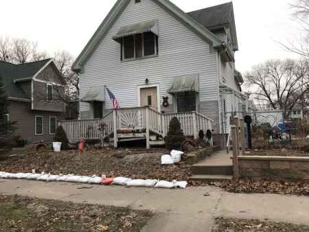 130 Cedar Rapids properties still storing sandbags from the flood