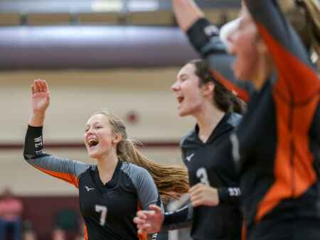 West Delaware scrambles from behind, wins Independence Volleyball Invite