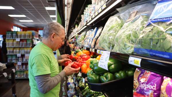 Retired grocer helps build nonprofit grocery store