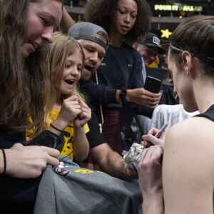 As Clark stars in Final Four, Iowa fans also embrace supporting cast