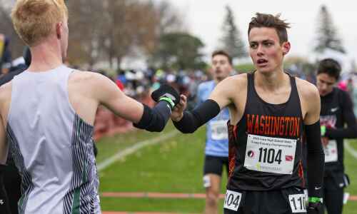 Washington’s Micah Rees hangs with the front pack for a while, finishes 4th in 3A