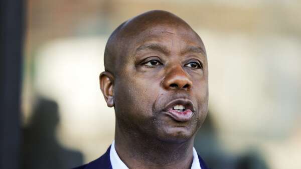 Tim Scott meets with Iowa voters after launching exploratory committee
