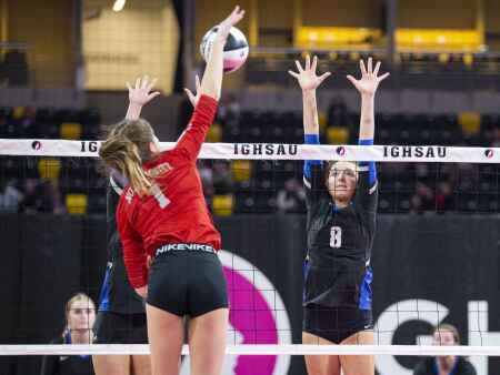 North Scott takes care of business in state volleyball quarterfinals