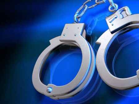 Davenport couple charged with theft in Linn County