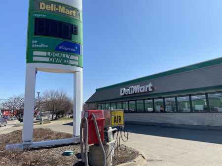 DeliMart stores closing in Iowa City, opening as Casey’s