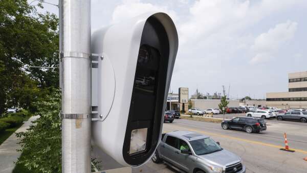 Iowa lawmakers vote to regulate traffic cameras