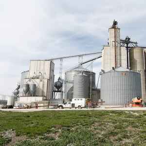 Clogged line led to massive fertilizer spill in Western Iowa