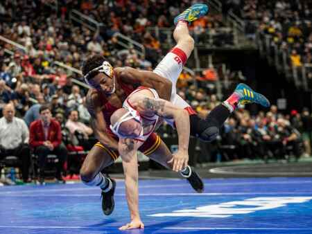 David Carr rebounds for 3rd-place NCAA inish