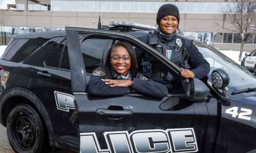Cedar Rapids sisters work together as police officers