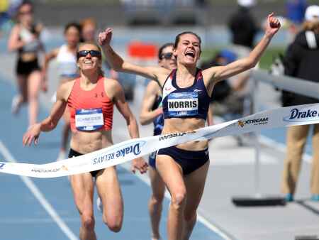 Sandi Morris makes Drake Relays history with 5th straight pole vault title